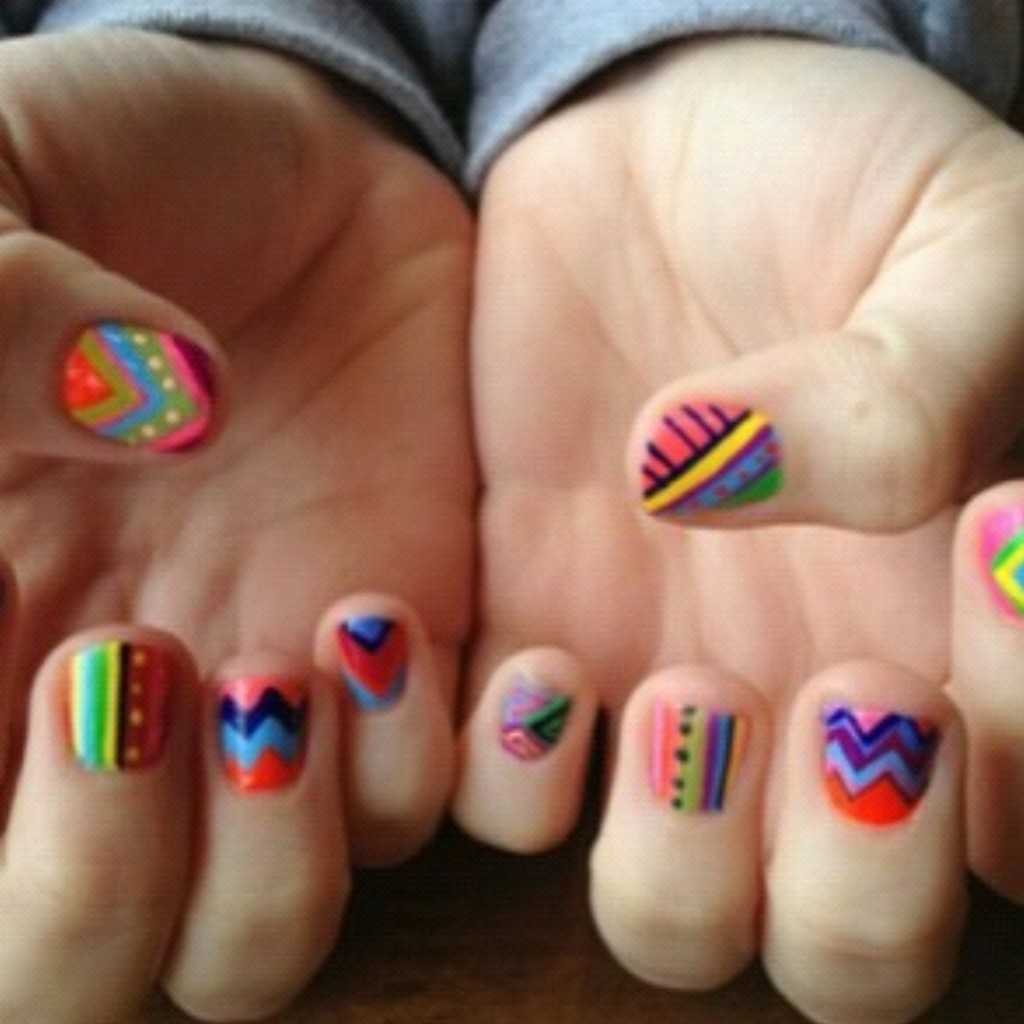 Разноцветные ногти для детей